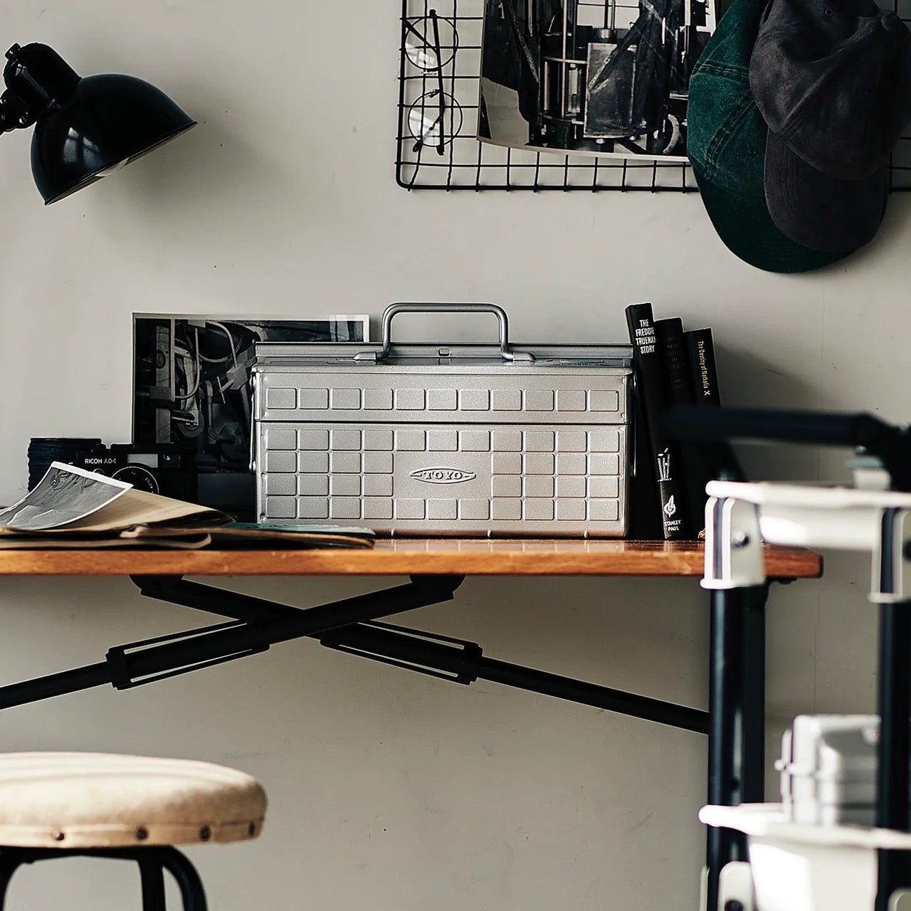 ST-350 Cantilevered Toolbox (Silver)