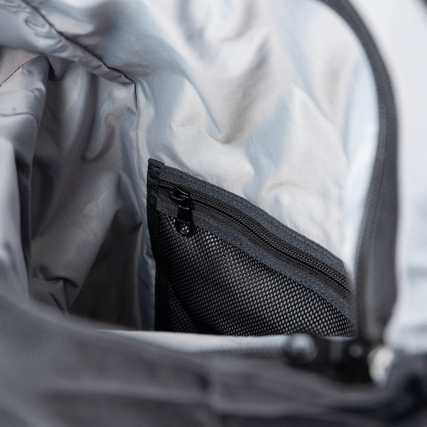 Icon Rolltop Backpack M (Black)