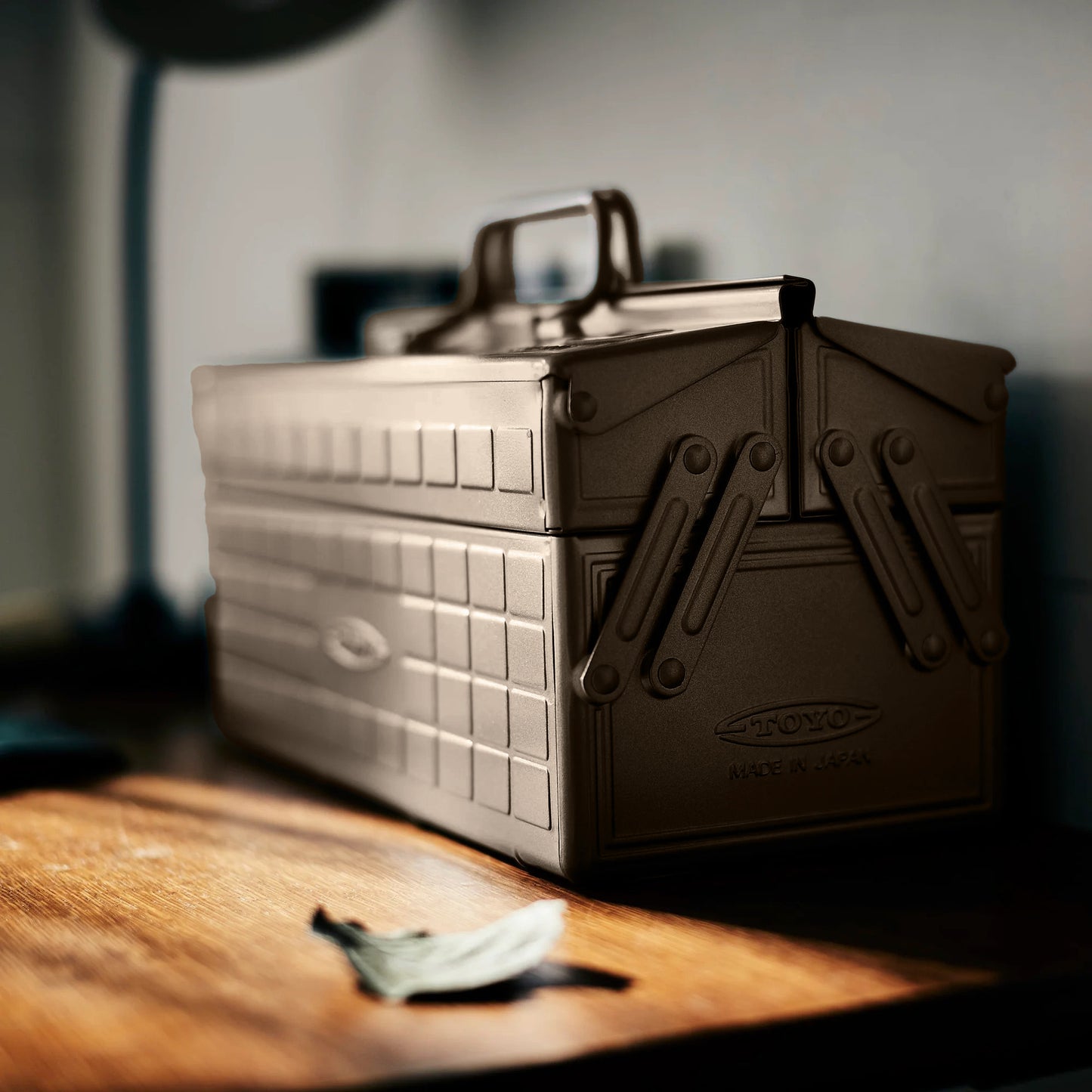 ST-350 Cantilevered Toolbox (Titanium)