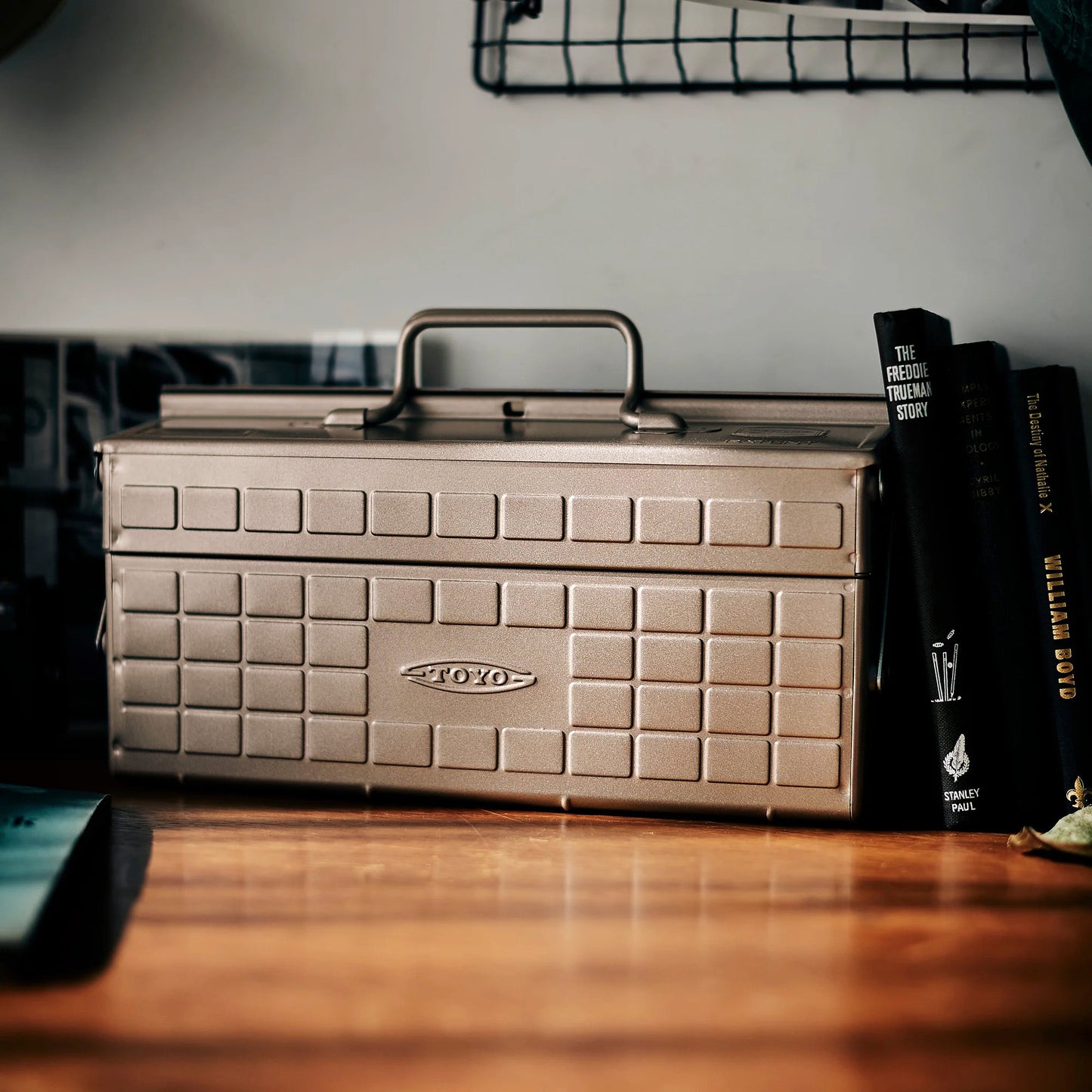 ST-350 Cantilevered Toolbox (Titanium)