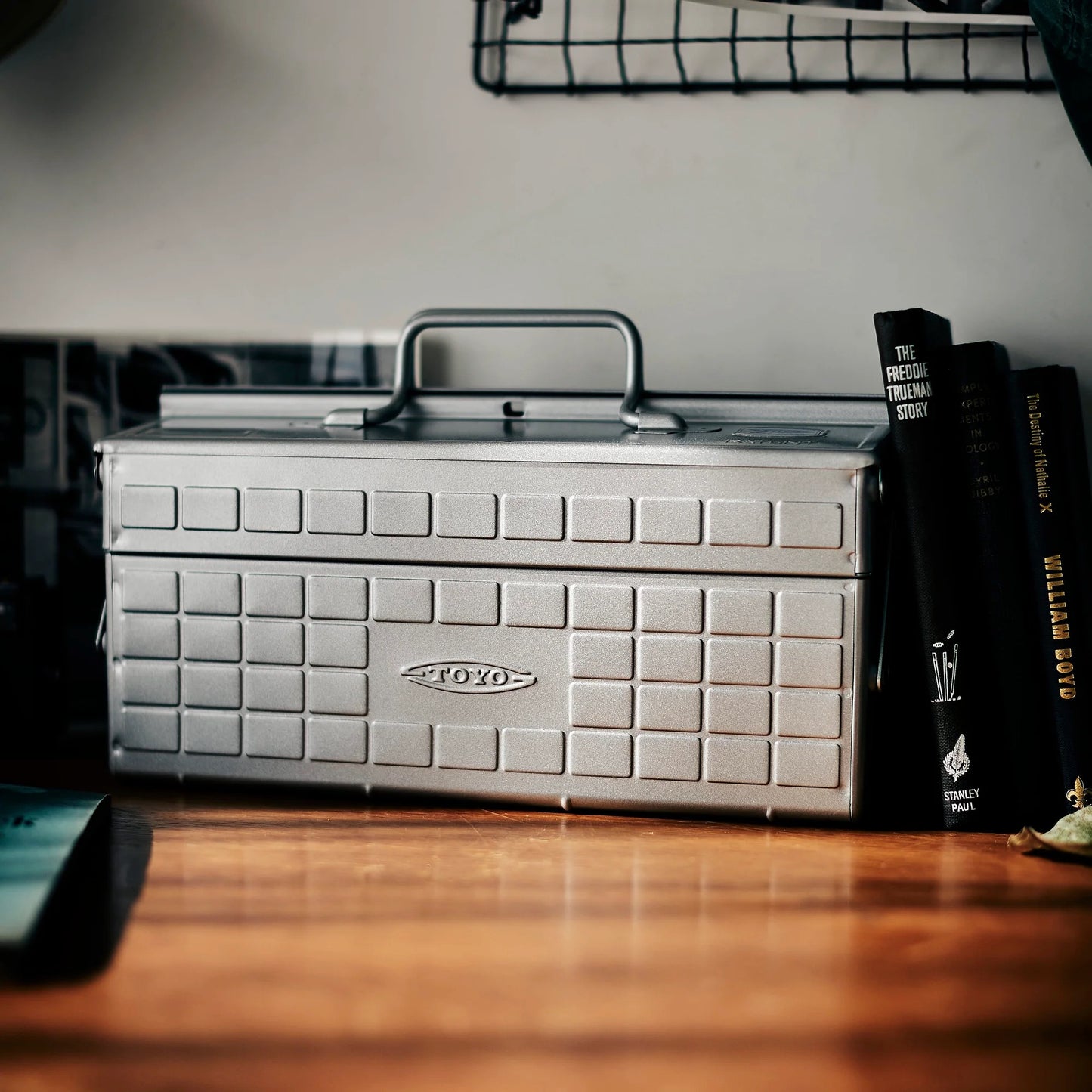 ST-350 Cantilevered Toolbox (Silver)