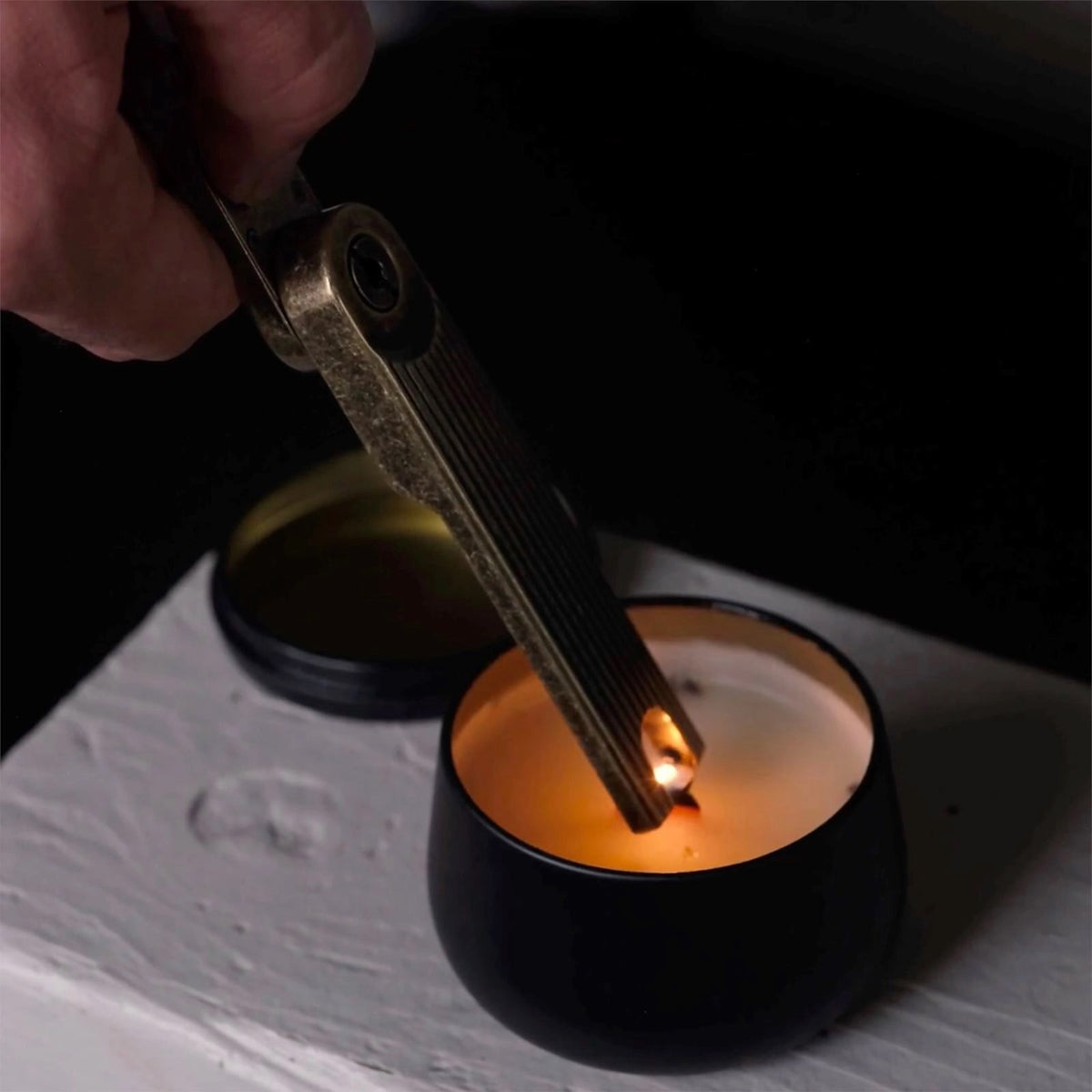 Pivot Plasma Arc Lighter