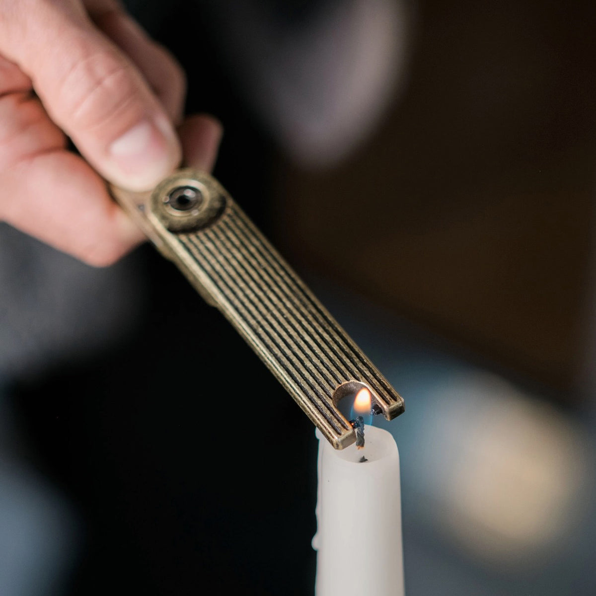 Pivot Plasma Arc Lighter