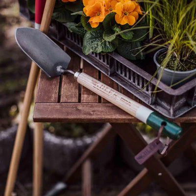 Holly Long-Handled Trowel