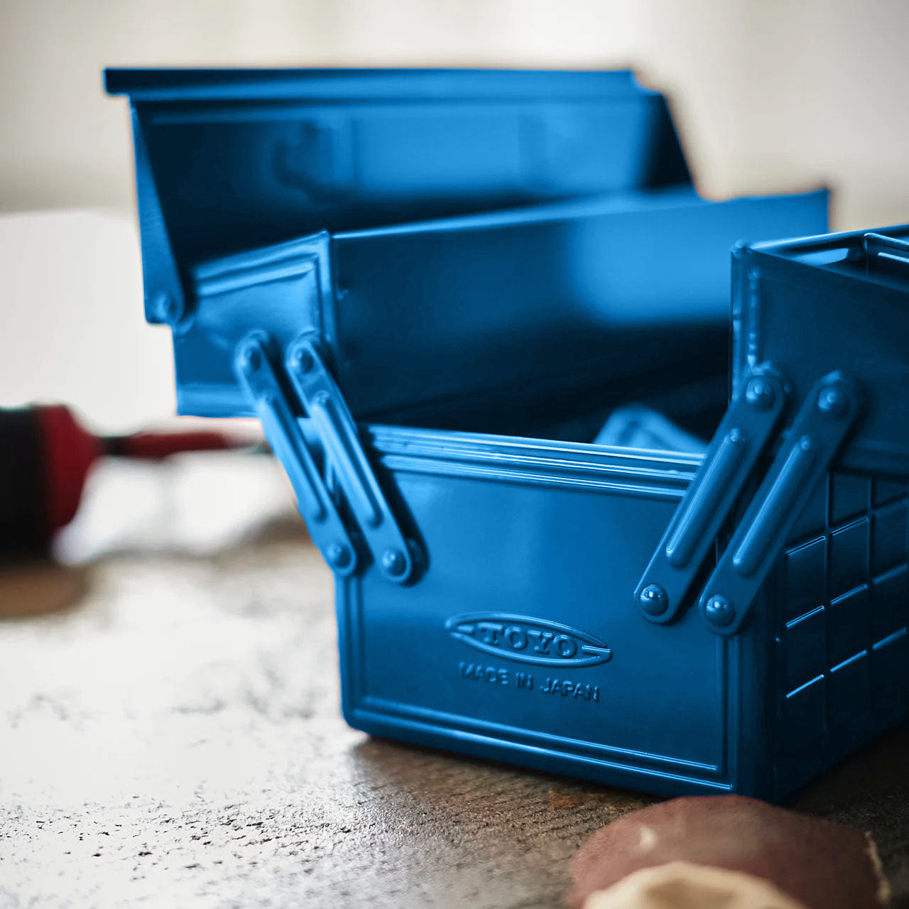 ST-350 Cantilevered Toolbox (Blue)