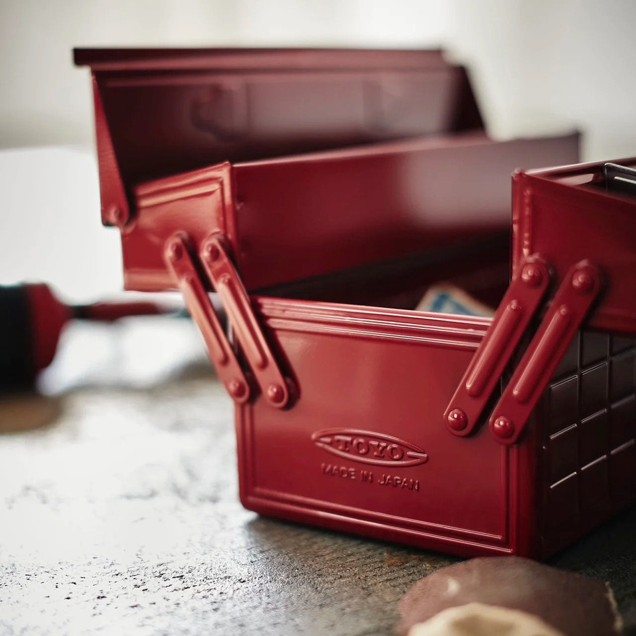 ST-350 Cantilevered Toolbox (Red)