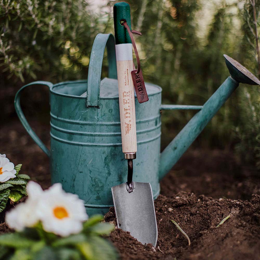 Holly Long-Handled Trowel